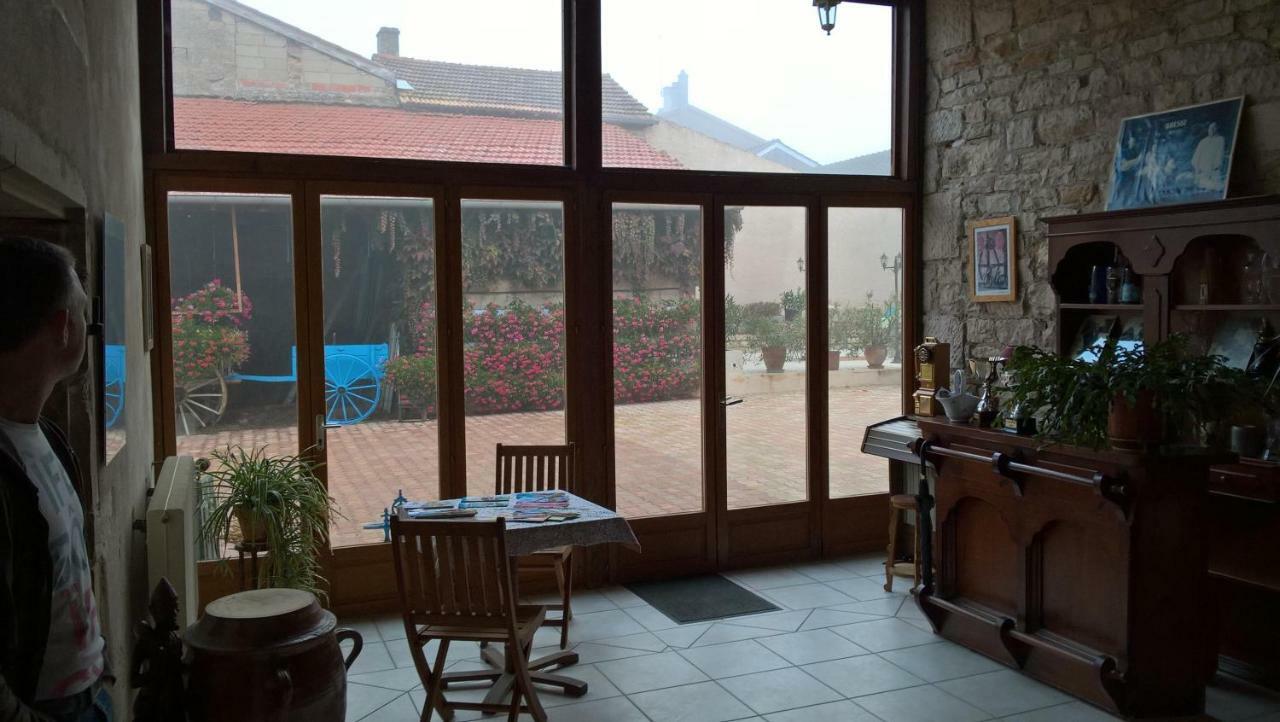 La Ferme Du Grand Faubourg Bed & Breakfast Pont-de-Vaux Exterior foto